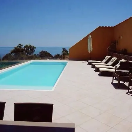 Mare E Monte Favone